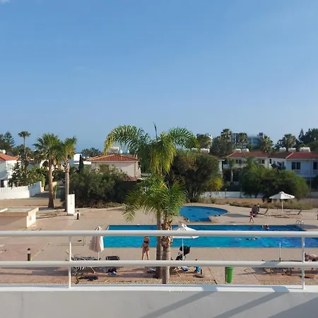 Nissi 3 Pool View 2 Bedroom With Large Veranda アパート *