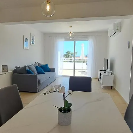 Nissi 3 Pool View 2 Bedroom With Large Veranda Apartman Ajía Nápa