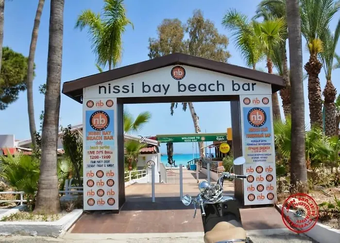 Nissi 3 Pool View 2 Bedroom With Large Veranda アヤナパ