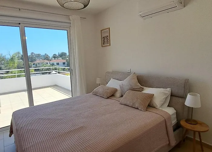 Nissi 3 Pool View 2 Bedroom With Large Veranda アパート